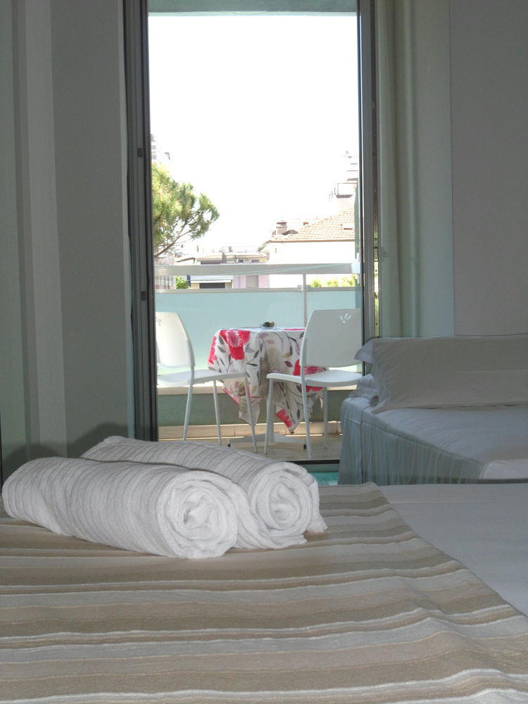 Hotel Zanarini Riccione Exterior foto
