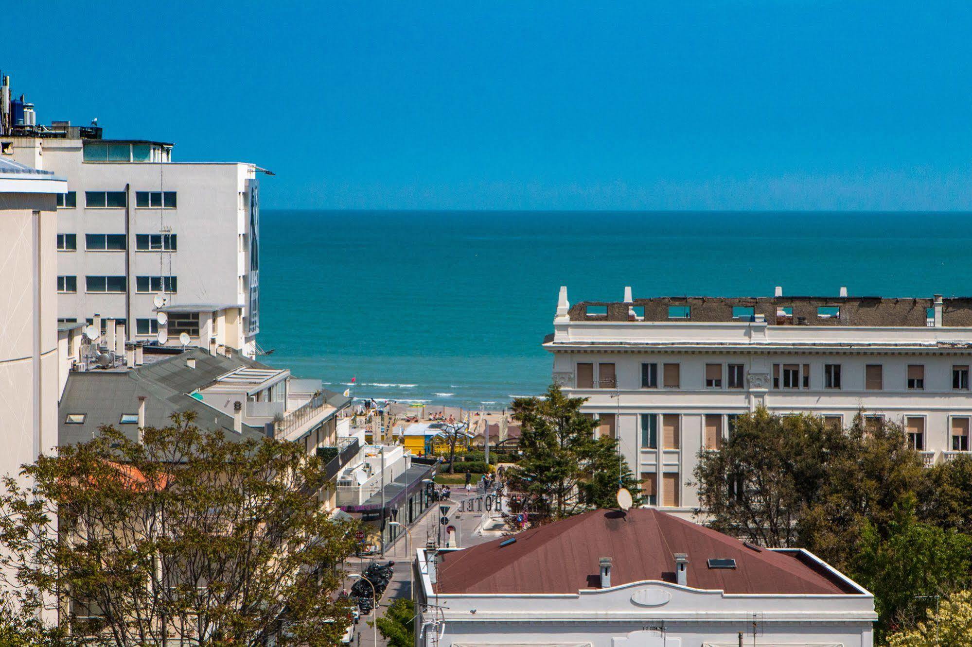Hotel Zanarini Riccione Exterior foto